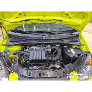 562884