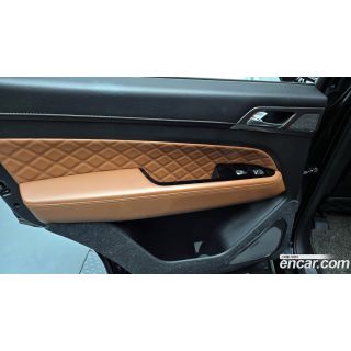 993005