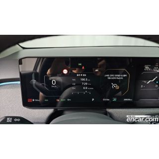884103
