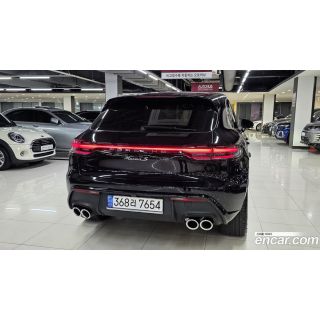 900748