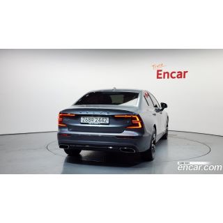 915721