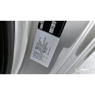 587403