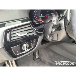 995772