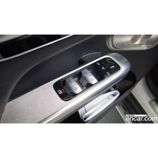 887902