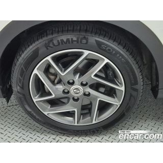256300