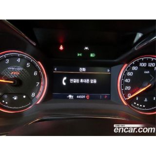 884232
