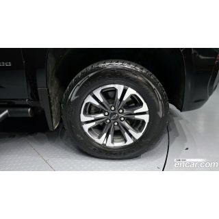632935