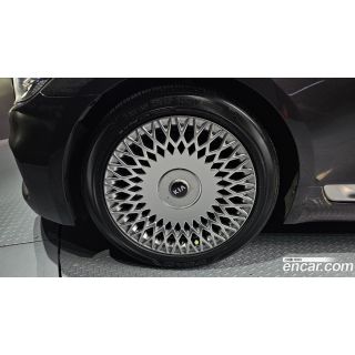 663811