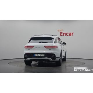 371900