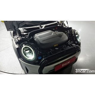 912477