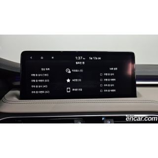 884102