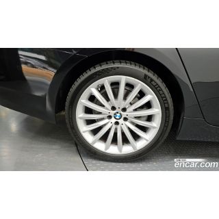 988223