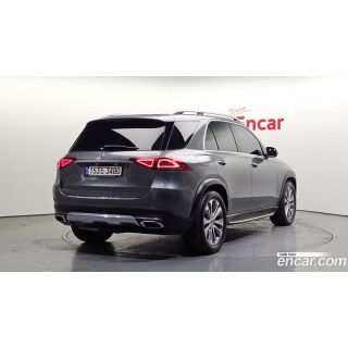 995592