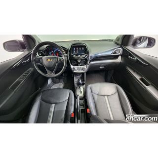 318047