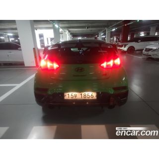 910558