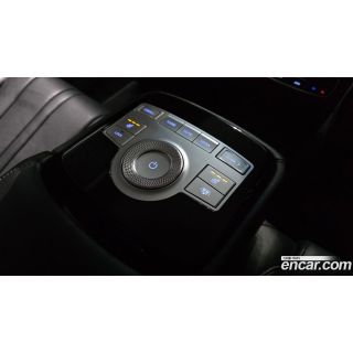 897037