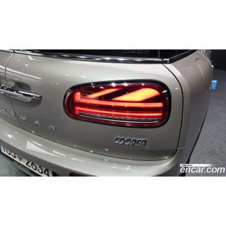 922854