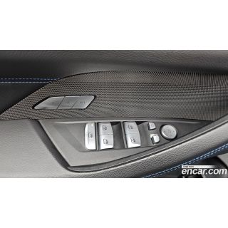 989832