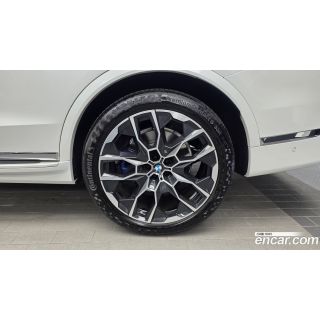 648743