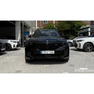 583858