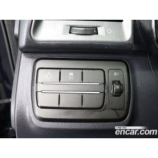 323033