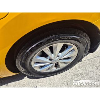 943818