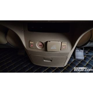 562748