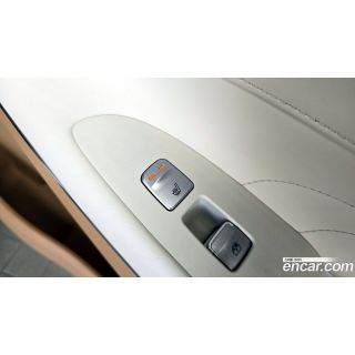911836