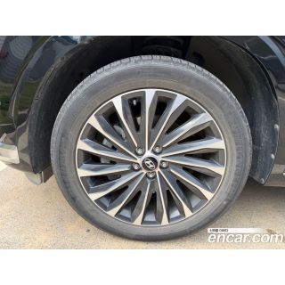 923763