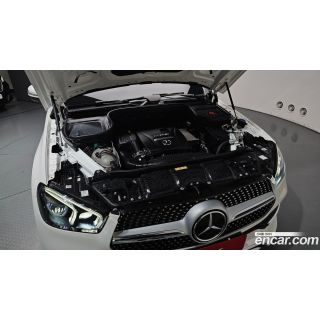 898873