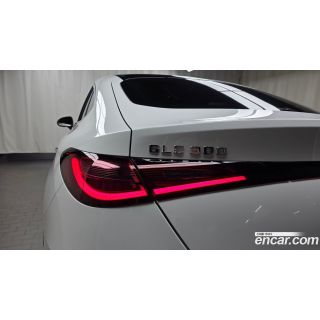 376747