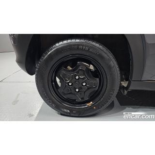 918561