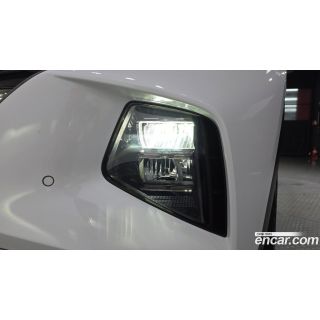 943078
