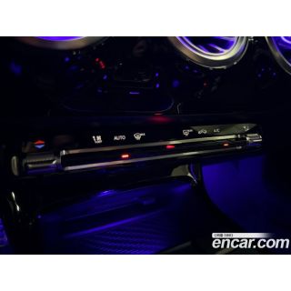 989121