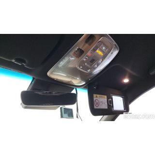881121