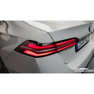 912727