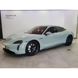 572819