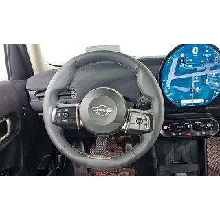 889303