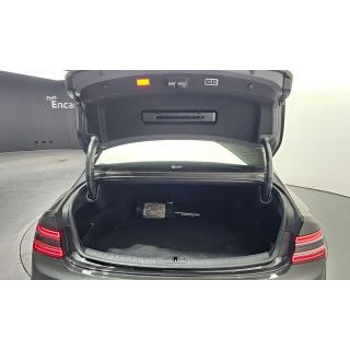 973579