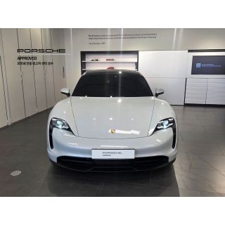 728137