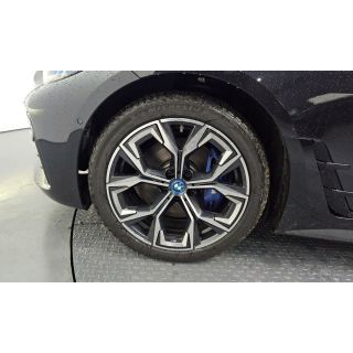 923562