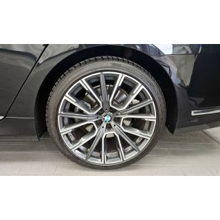 979
