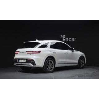 368070