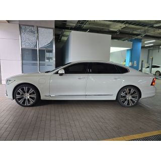 974737