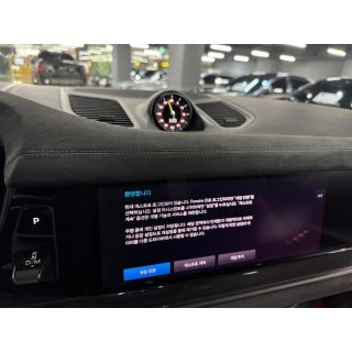 370982