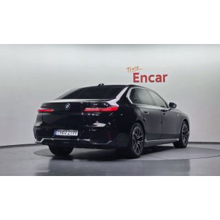897530
