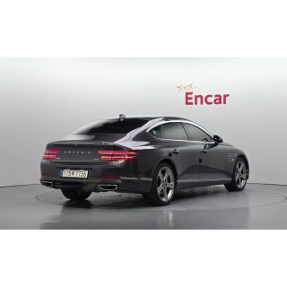 908842