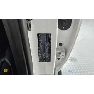 568030