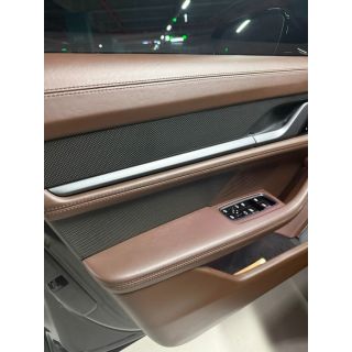 864496