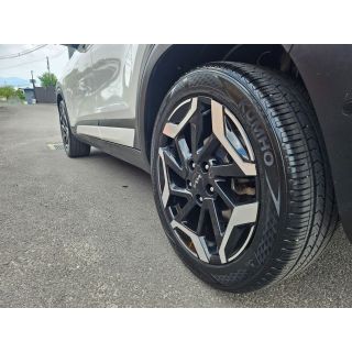 572808